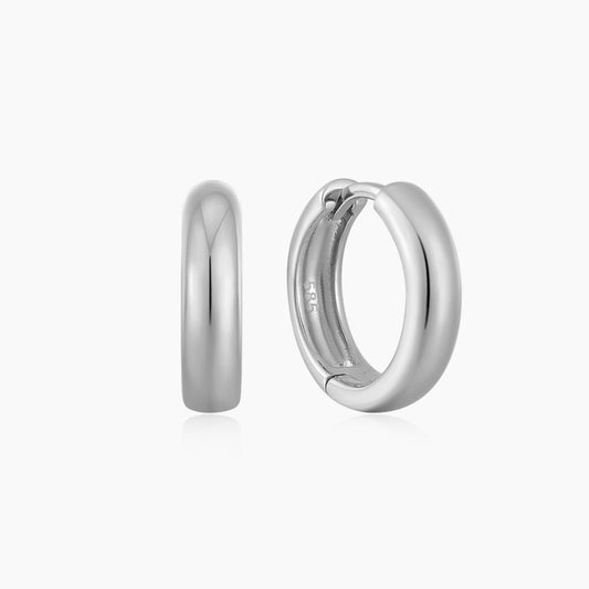 Klassischer Huggie-Ohrring aus 14-karätigem Weißgold, 10 mm dick